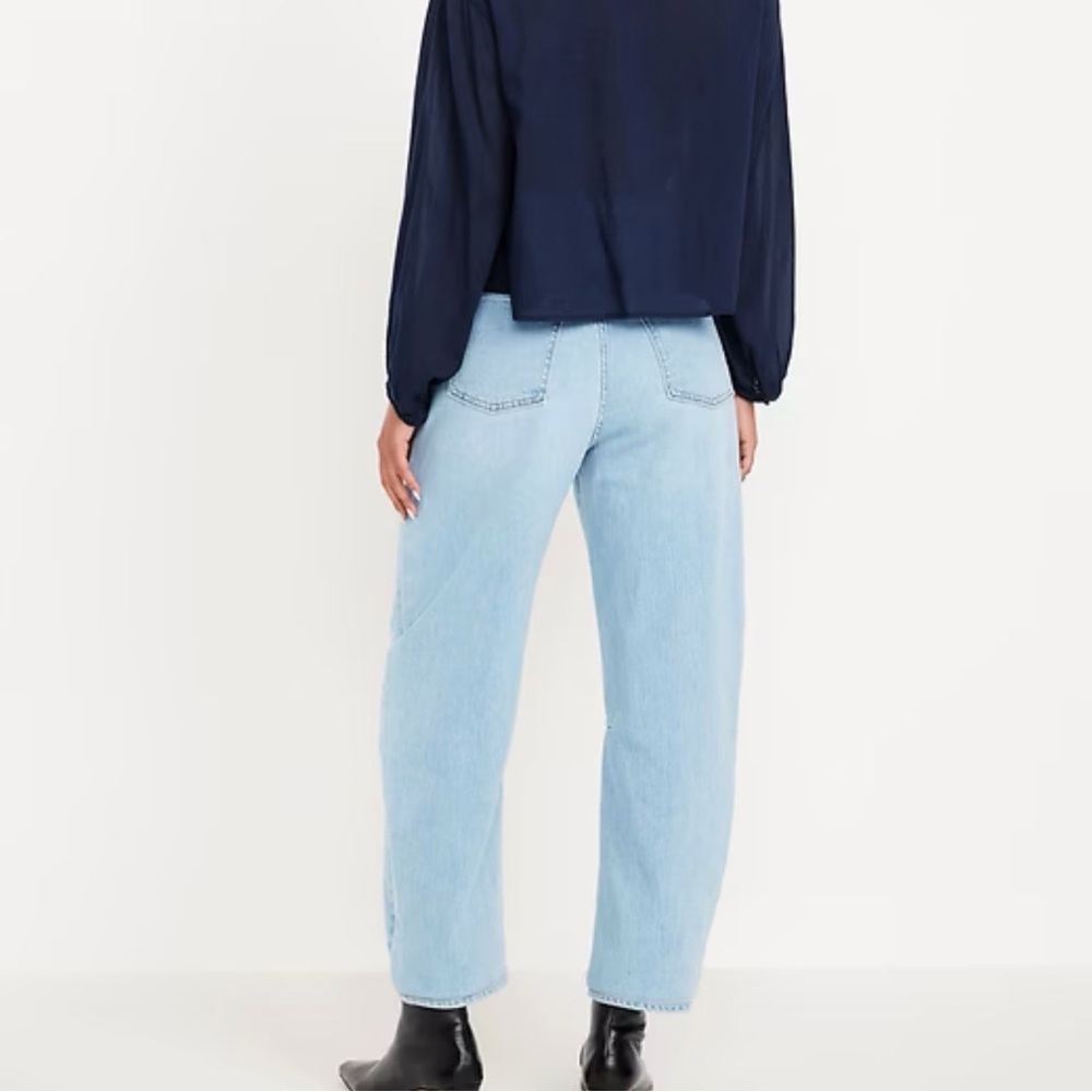NWT Old Navy High Rise Barrel Ankle Jeans Light Wash Size 2 Trendy Denim - Picture 2 of 5
